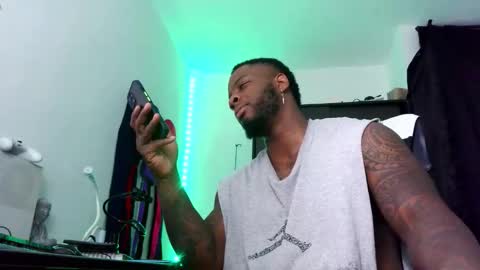 Mr H Independent model online show from October 28, 2:37 am