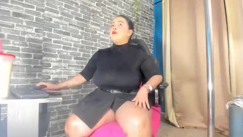 Snapshot of iam_samy chatting on February 5, 11:37 am Samy online show from February 5, 11:37 am