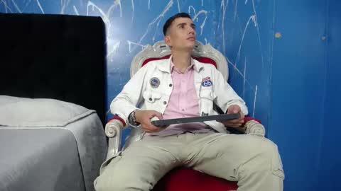 Iam Smith  online show from February 10, 3:32 am