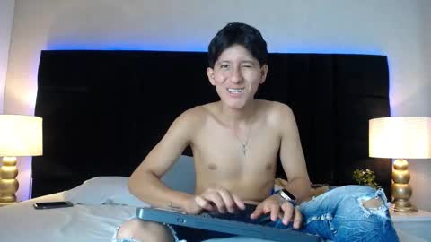 I A M   S M I T H S online show from February 23, 4:54 am