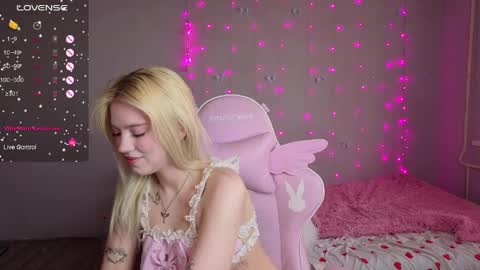 Snapshot of iamcassidy chatting on April 4, 2:14 pm Cassie STREAMS HERE EVERYDAY online show from April 4, 2:14 pm
