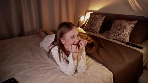 Claire online show from December 17, 7:42 pm