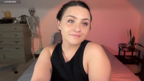 Snapshot of iamcrystalann chatting on February 8, 4:36 am Crystal online show from February 8, 4:36 am
