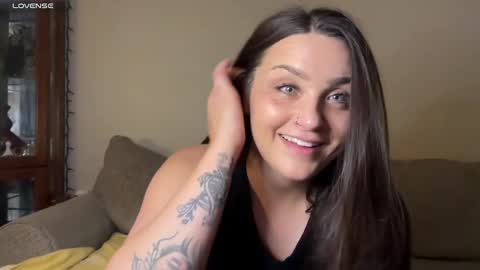 Snapshot of iamcrystalann chatting on February 9, 1:33 am Crystal online show from February 9, 1:33 am