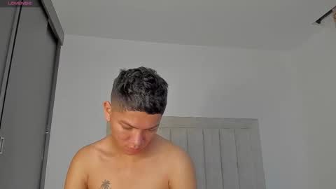 Snapshot of iamjulian_ chatting on February 7, 10:52 am Juliiiiian online show from February 7, 10:52 am