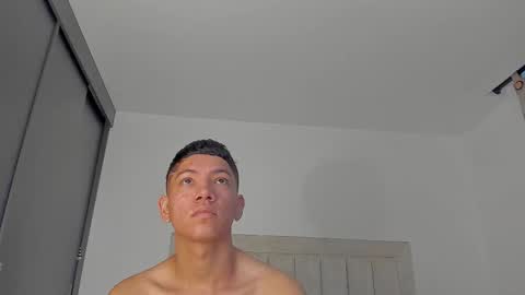 Snapshot of iamjulian_ chatting on February 24, 11:30 am Juliiiiian online show from February 24, 11:30 am