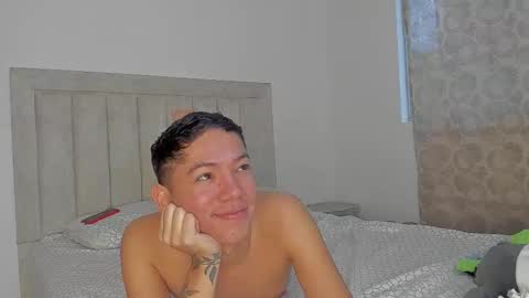 Snapshot of iamjulian_ chatting on March 4, 11:16 am Juliiiiian online show from March 4, 11:16 am