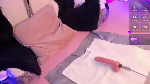 Snapshot of iamstephanie13 chatting on November 28, 3:53 am Steph - Online Again - 1 DECEMBER online show from November 28, 3:53 am