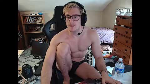 Snapshot of iamtommyparker chatting on December 4, 3:21 pm iamtommyparker online show from December 4, 3:21 pm