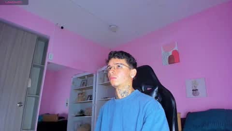 Snapshot of ian_castillo_ chatting on October 10, 11:09 am IAN CASTILLO online show from October 10, 11:09 am