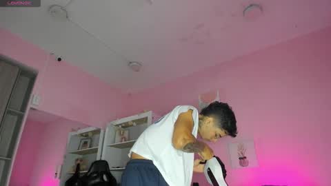 Snapshot of ian_castillo_ chatting on October 23, 11:09 am IAN CASTILLO online show from October 23, 11:09 am