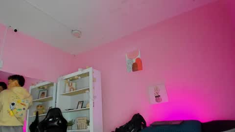 Snapshot of ian_castillo_ chatting on October 24, 11:06 am IAN CASTILLO online show from October 24, 11:06 am