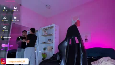 Snapshot of ian_castillo_ chatting on October 29, 11:23 am IAN CASTILLO online show from October 29, 11:23 am