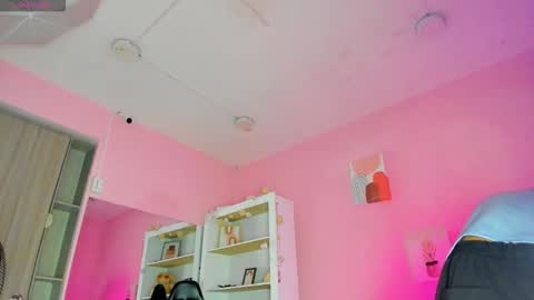 Snapshot of ian_castillo_ chatting on November 4, 11:09 am IAN CASTILLO online show from November 4, 11:09 am