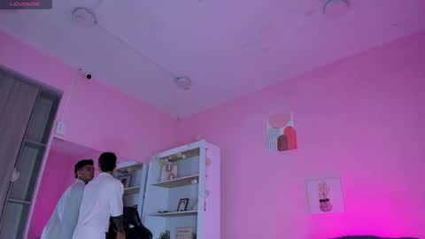 Snapshot of ian_castillo_ chatting on November 5, 11:10 am IAN CASTILLO online show from November 5, 11:10 am