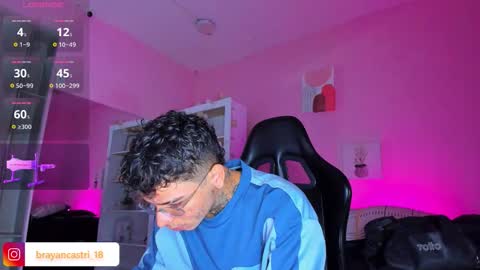 Snapshot of ian_castillo_ chatting on November 10, 11:20 am IAN CASTILLO online show from November 10, 11:20 am