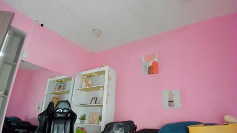 Snapshot of ian_castillo_ chatting on November 11, 11:10 am IAN CASTILLO online show from November 11, 11:10 am