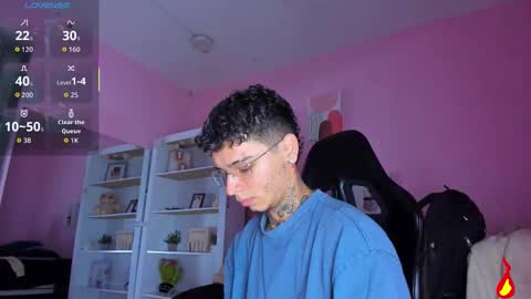 Snapshot of ian_castillo_ chatting on November 14, 11:20 am IAN CASTILLO online show from November 14, 11:20 am