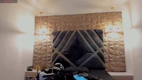 IAN CASTILLO online show from February 27, 11:10 am