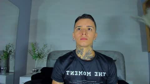 Snapshot of ian_castillo_ chatting on July 7, 11:14 am IAN CASTILLO online show from July 7, 11:14 am