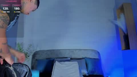 Snapshot of ian_castillo_ chatting on July 15, 11:15 am IAN CASTILLO online show from July 15, 11:15 am
