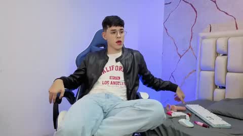 Ian  online show from April 10, 10:14 pm