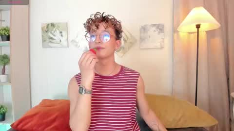 ian  online show from December 16, 6:18 am