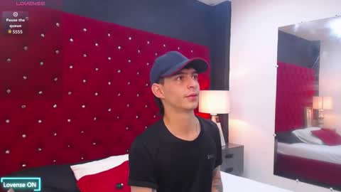 Snapshot of ianlark chatting on February 3, 11:21 pm Ian Lark online show from February 3, 11:21 pm