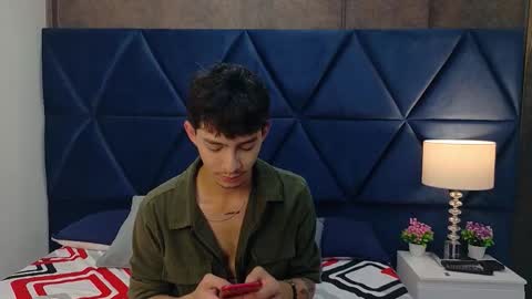 Snapshot of ianlark chatting on February 16, 8:27 pm Ian Lark online show from February 16, 8:27 pm