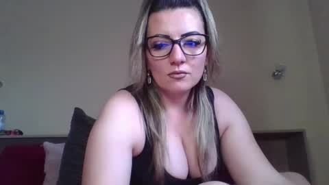 Yasmine online show from February 1, 1:42 pm