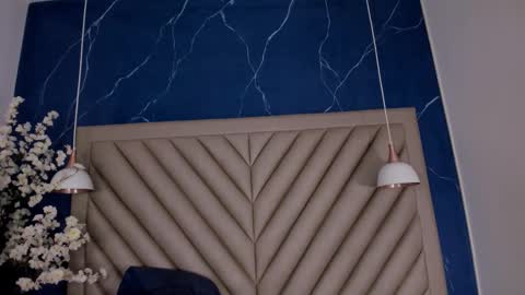 ibbie_ online show from October 8, 12:25 pm