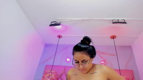 ibbie_ online show from February 18, 12:01 pm