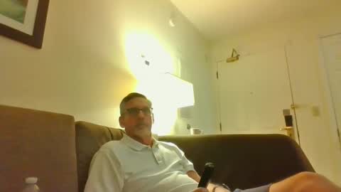 Snapshot of icanhelpu43 chatting on February 5, 2:19 am icanhelpu43 online show from February 5, 2:19 am