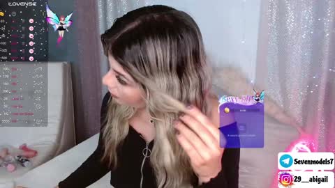 ice_y_abigail online show from December 6, 12:38 pm