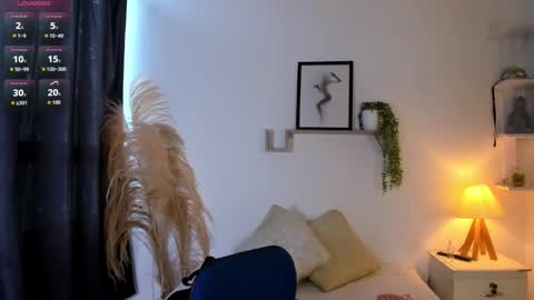 Snapshot of ice_y_abigail chatting on October 14, 12:17 pm ice_y_abigail online show from October 14, 12:17 pm