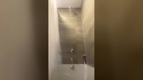 icecreammanx online show from April 7, 11:48 pm