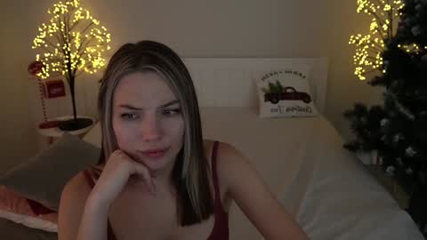 Danielle online show from December 5, 6:00 pm