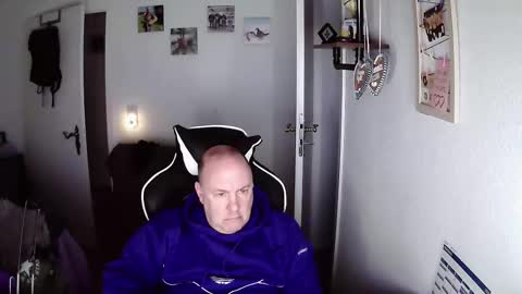 Snapshot of iceoli123 chatting on February 2, 5:22 pm iceoli123 online show from February 2, 5:22 pm