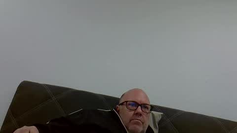 iceoli123 online show from April 21, 2:45 pm