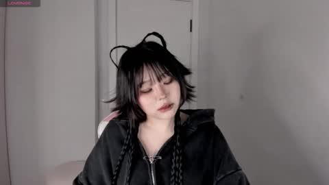 Hitomi   online show from March 3, 8:15 pm