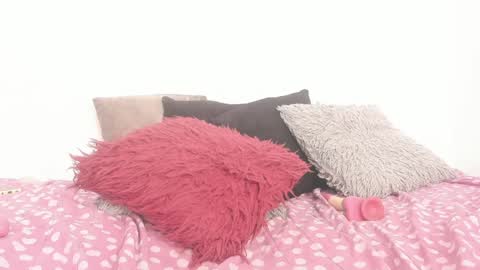 IckyXo online show from December 8, 2:19 pm