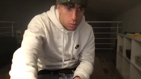 Snapshot of icyninesix chatting on December 19, 5:18 am icyninesix online show from December 19, 5:18 am