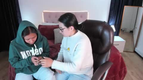 Icy online show from November 5, 10:15 am