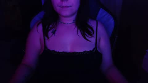 Snapshot of idamilliscent chatting on March 6, 4:31 am idamilliscent online show from March 6, 4:31 am