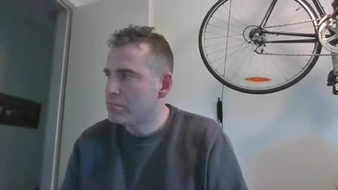 Snapshot of idontknowwhy1 chatting on December 16, 10:40 am idontknowwhy1 online show from December 16, 10:40 am