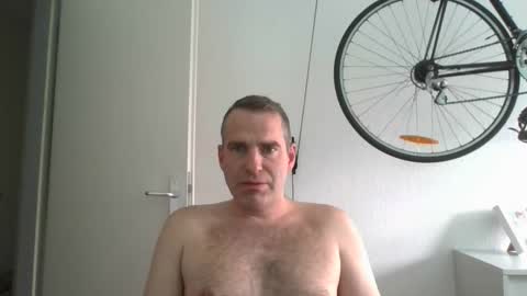 Snapshot of idontknowwhy1 chatting on November 4, 9:52 am idontknowwhy1 online show from November 4, 9:52 am