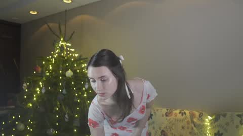 Snapshot of ifyouleave chatting on December 27, 1:50 pm Belle online show from December 27, 1:50 pm