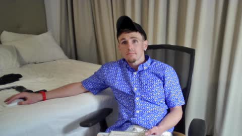 Snapshot of igetherwetter chatting on December 14, 2:23 am Amiri Roue online show from December 14, 2:23 am