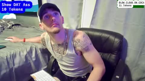 Snapshot of igetherwetter chatting on December 17, 8:34 am Amiri Roue online show from December 17, 8:34 am