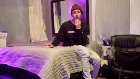 Snapshot of igetherwetter chatting on December 22, 5:34 am Amiri Roue online show from December 22, 5:34 am